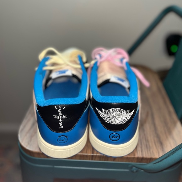 Fragment Design x Travis Scott x Air Jordan 1 Retro Low - Picture 6 of 8